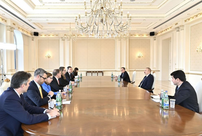  Präsident Ilham Aliyev empfängt eine Delegation unter der Leitung des stellvertretenden US-Außenministers  