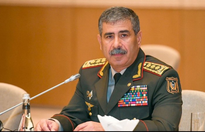    Zakir Həsənov hərbçiləri təbrik etdi  
   