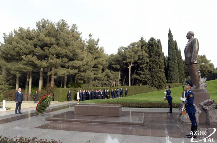 Kyrgyz president pays respect to Azerbaijani martyrs and national leader Heydar Aliyev