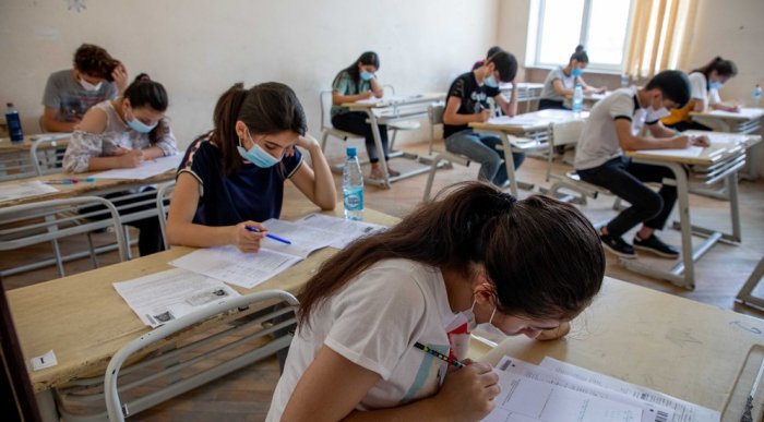    İki nəfərdə telefon aşkarlandığı üçün imtahandan xaric edilib   