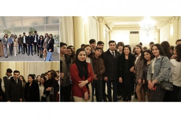 La Presidenta de Georgia se reúne con un grupo de jóvenes azerbaiyanos