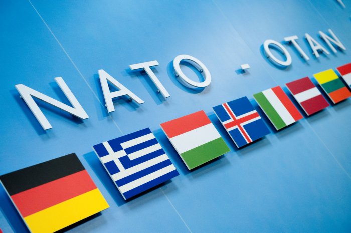       Sorğu:    İsveçlilərin 45%-i NATO-ya üz olmağın tərəfdardır   
