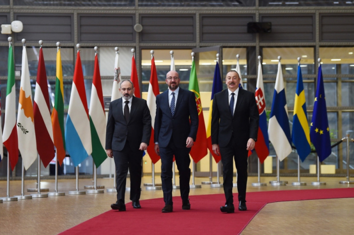   Trilaterales Treffen zwischen den Staats- und Regierungschefs von Aserbaidschan, Armenien und der EU hat begonnen  