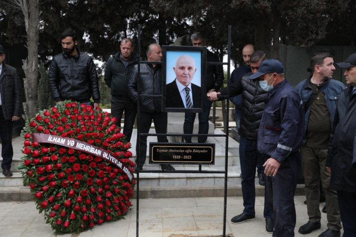    Prezident və Birinci xanım Teymur Bünyadovun dəfn mərasiminə əklil göndərib   