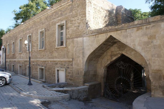    Bakı xanlarının sarayı bərpa olunub  
   