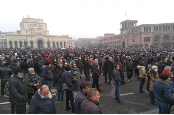   In Jerewan kam es zu Zusammenstößen zwischen Polizei und Demonstranten  