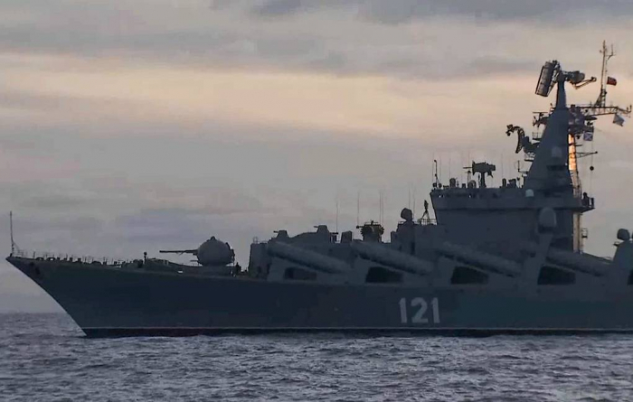    “Moskva” raket kreyserində yanğın:    Döyüş sursatları partladı      