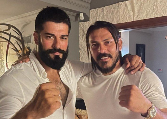       "İti qovan kimi qovuruq”    ifadəsi məşhur serialda   