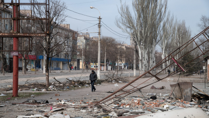 Rusia vuelve a abrir un corredor humanitario en Mariúpol a petición personal de Macron y Scholz