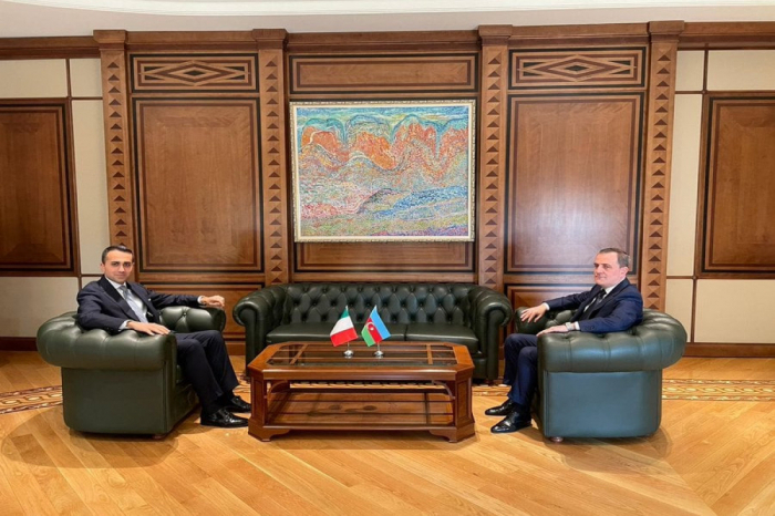 Los ministros de Relaciones Exteriores de Azerbaiyán e Italia se reúnen en Bakú