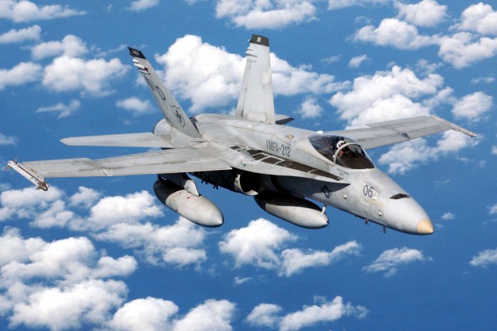 Hindistan ilk təyyarədaşıyıcısı üçün F-18-lərini sınaqdan keçirəcək