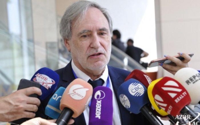   “İlham Əliyevin xarici dildə danışığına heyran qaldım”  
   