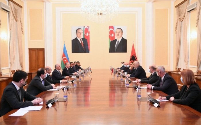 Əli Əsədov Albaniyanın Baş naziri Edi Rama ilə görüşüb