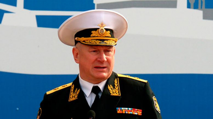 Admiral  Evmenov “Moskva” raket kreyserinin heyəti ilə görüşüb.