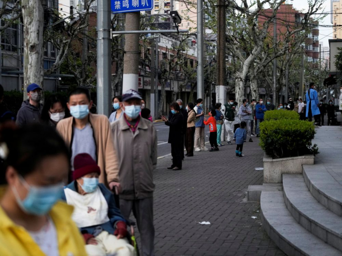 Chine/Pandémie: Shanghaï assouplit le confinement malgré la hausse des infections