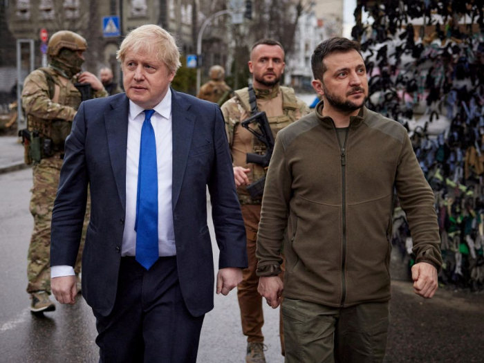 Guerre en Ukraine: Boris Johnson et plusieurs responsables britanniques interdits d