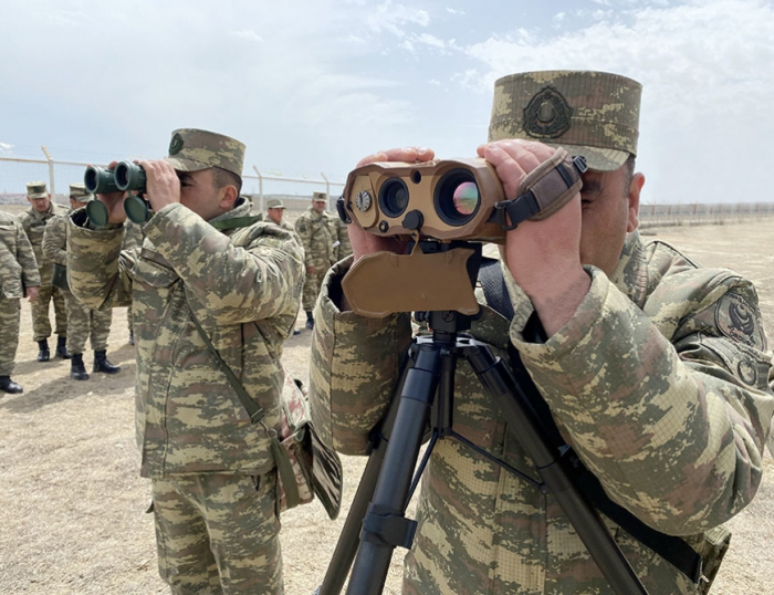  Los cursos de observación avanzada se imparten en las unidades de artillería  