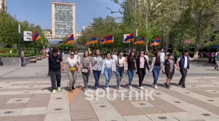İrəvanda tələbələr Azərbaycan rəqsi ilə aksiya keçiriblər -  VİDEO    