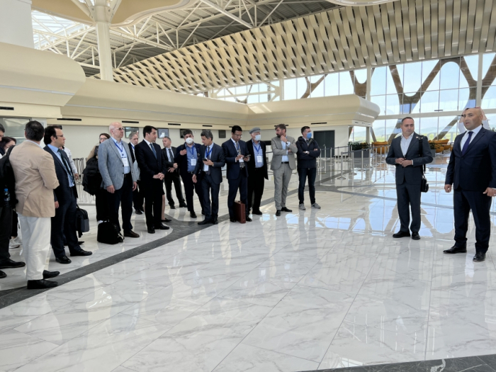   Los representantes de principales centros de pensamiento de varios países se familiarizaron con el aeropuerto de Fuzuli  
