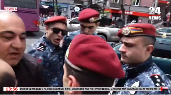       İrəvanda motosikletli aksiya:    Polis müxalifətçilərə güc tətbiq edib -    VİDEO      