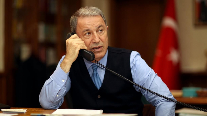 Akar ukraynalı həmkarı ilə telefonla danışıb 