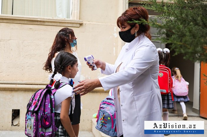    Təhsil naziri çantalarının ağırlığından danışdı:    "Əlavələr uşaq üçün lazım deyil"      