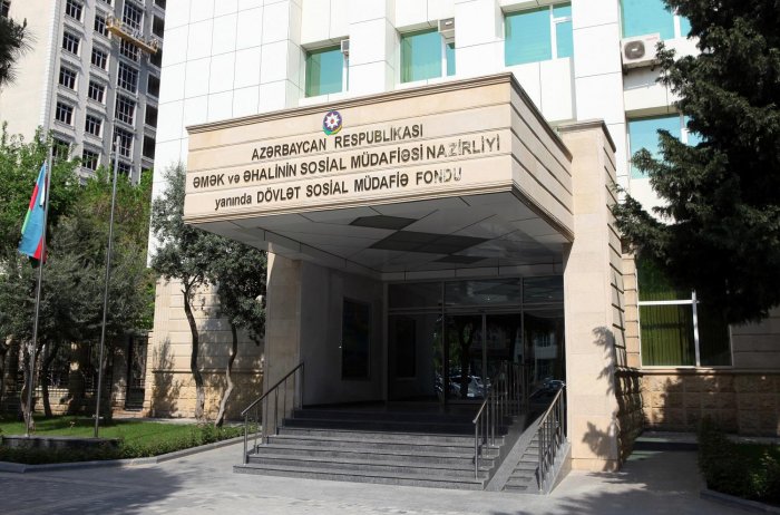       DSMF aksiya keçirən qadın haqqında:   "680 manat aylıq ödəniş alır"   