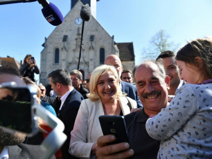 Présidentielle française : Le Pen accusée de détourner l