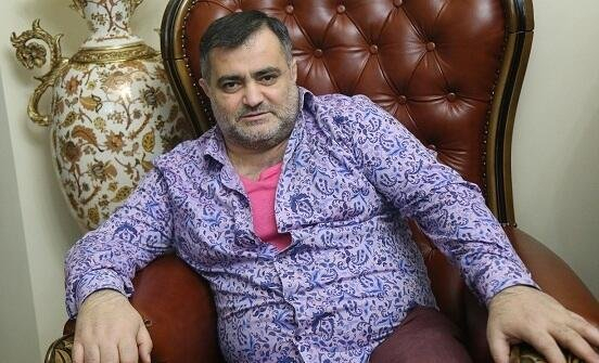    "Eldar Mahmudov həmişə məndən borc pul alıb"   
   