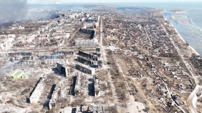    "Mariupol artıq mövcud deyil, ruslar yerlə -yeksan edirlər" -    Kuleba       