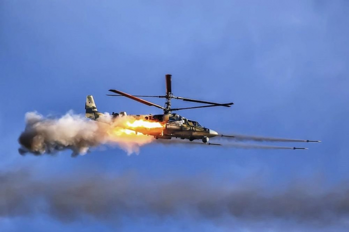          Rus helikopterləri Ukrayna mövqelərinə hücum edib -  VİDEO    