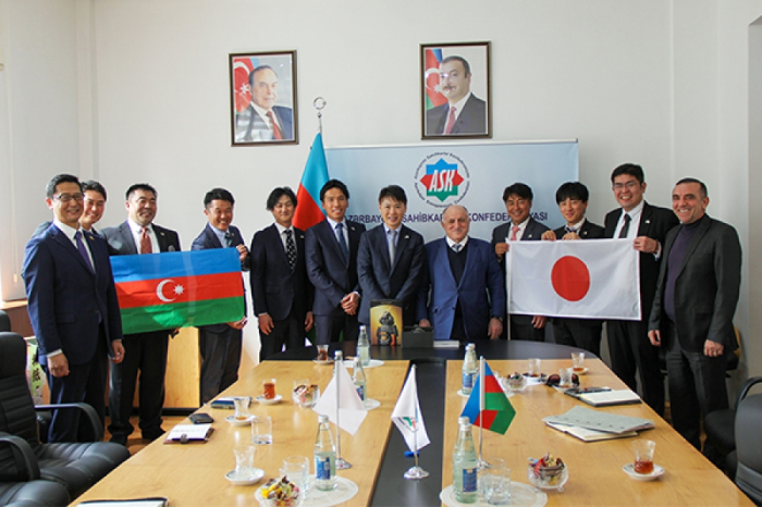 Los inversores japoneses visitan la Confederación de Empresarios de Azerbaiyán
