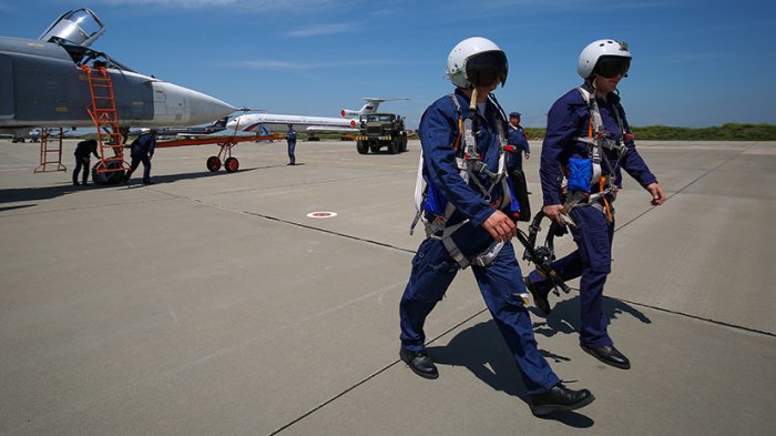    Rusiya Ermənistandakı pilotlarına    sağ qalmağı öyrədir      