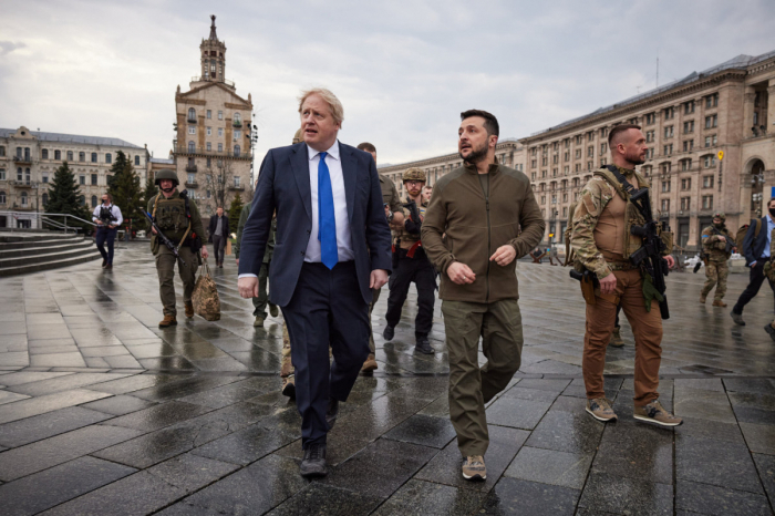  Boris Johnson et Volodymyr Zelensky se promènent ensemble dans Kiev -  VIDEO  