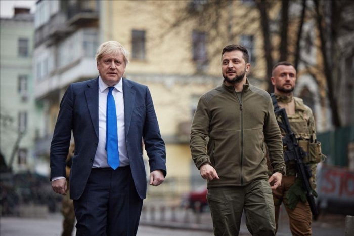 Böyük Britaniya Ukraynanı ağır silahlarla təmin edəcək.