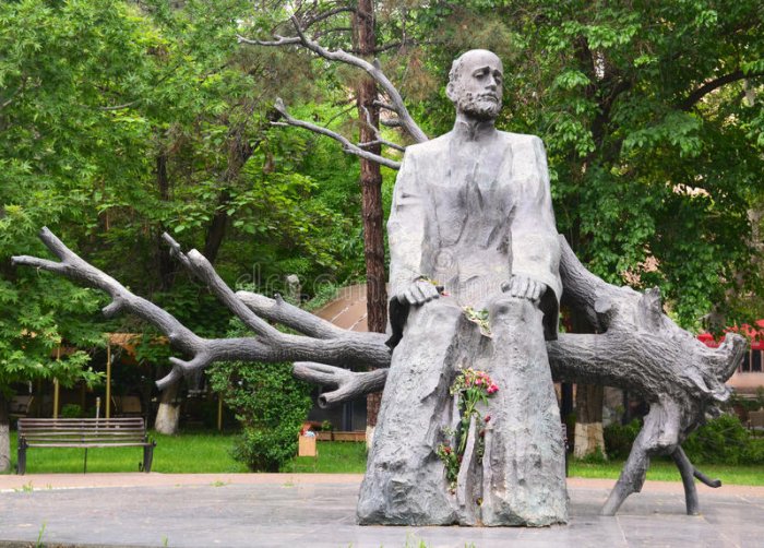    Ermənilər Komitasın abidəsini oğurladılar   