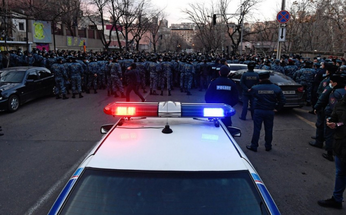   Armenian opposition starts blocking streets, demanding PM to resign  