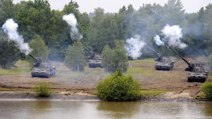 Lambrecht: Deutschland liefert Panzerhaubitzen an Ukraine