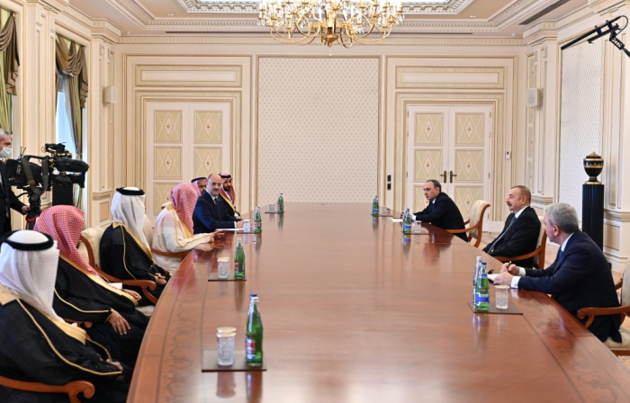  Le président Ilham Aliyev a reçu une délégation conduite par le procureur général d