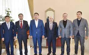   Vicepresidente del Parlamento de Kirguistán arriba a Azerbaiyán  