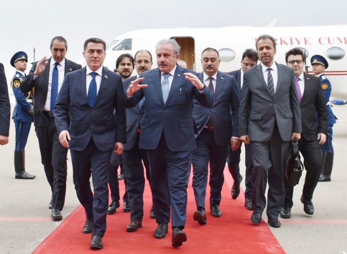   Vorsitzender der Türkischen Großen Nationalversammlung trifft in Aserbaidschan ein  