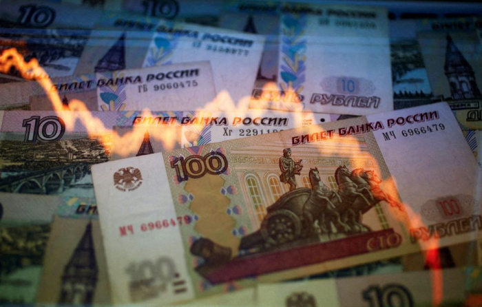 Rouble reverses rally as Russia eases capital controls