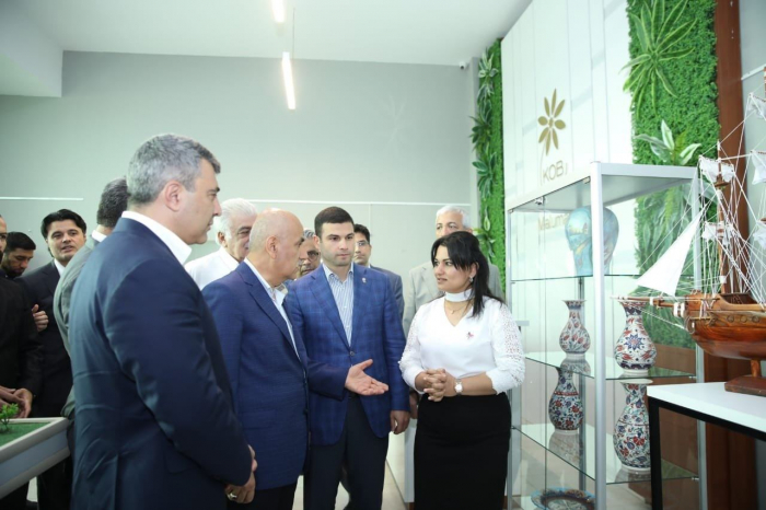 Turkish minister visits souvenir factory in Azerbaijan