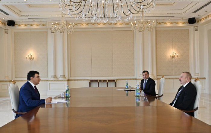   Präsident Ilham Aliyev empfängt den stellvertretenden Ministerpräsidenten von Usbekistan  
