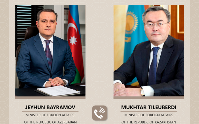 Azerbaijani, Kazakh FMs hold phone talk 