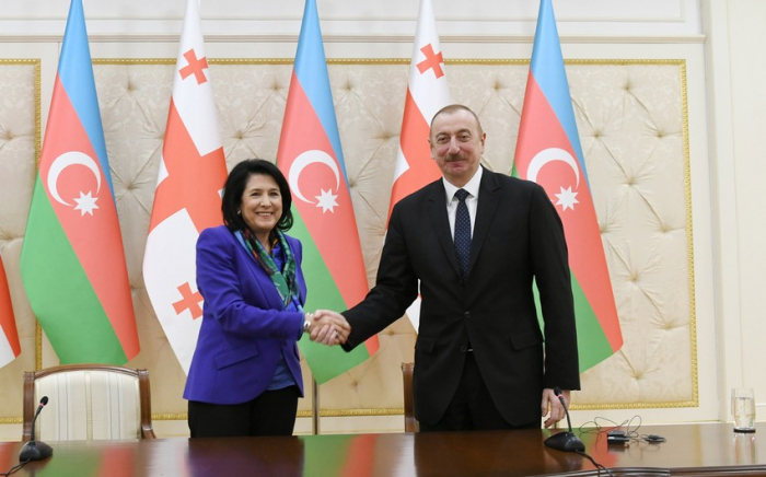   Ilham Aliyev felicitó a su homóloga georgiana  
