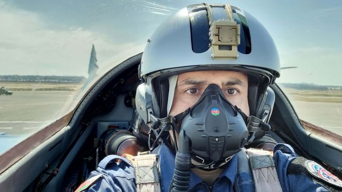  Selcuk Bayraktar flies over Baku on MiG-29 fighter  - VIDEO