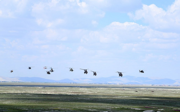   Los pilotos militares, en el entrenamiento internacional -   VIDEO    