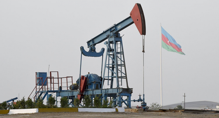 Azerbaijan oil price drops on world markets 
