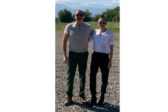   Mehriban Aliyeva teilt Foto von ihrem Besuch in Zangilan mit Präsident Ilham Aliyev  
